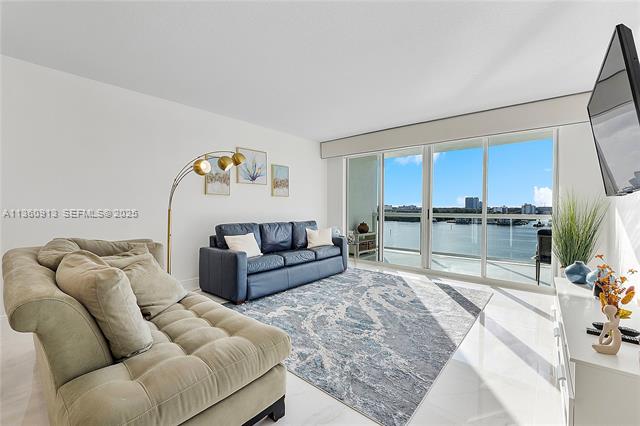 Renovated Waterfront 2BR, Steps to Beach photo 2