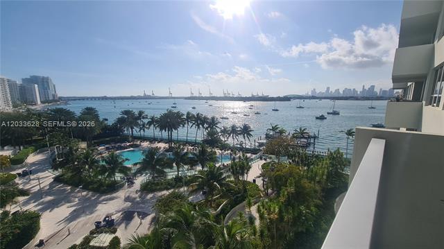 Renovated Bay View 2BR at Flamingo South Beach photo 3