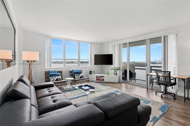 Bay View 2BR In South Beach's Heart photo 2
