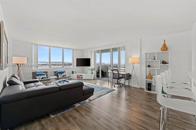 Bay View 2BR In South Beach's Heart photo 3