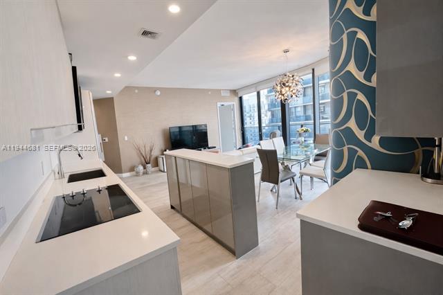 Brickell Heights: City Views, Luxury Finishes photo 2