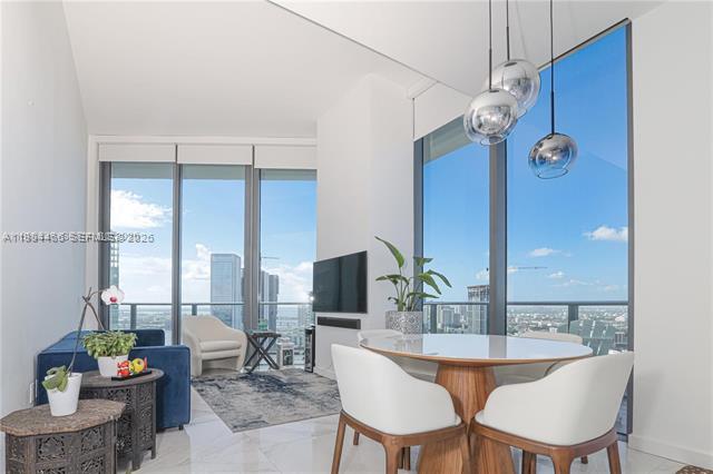 Paraiso Bay: Ocean Views & Private Balcony