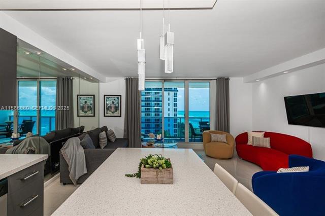Roney Palace Oceanfront With Unobstructed Views photo 3
