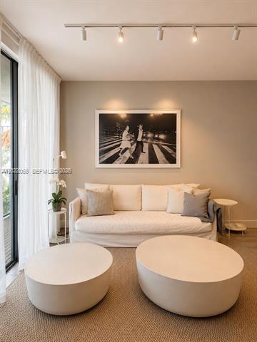 Bright 2BR With Den, Pool Views In Aventura photo 2