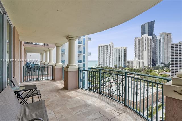 High-Floor Ocean Views, One Block From Beach photo 3