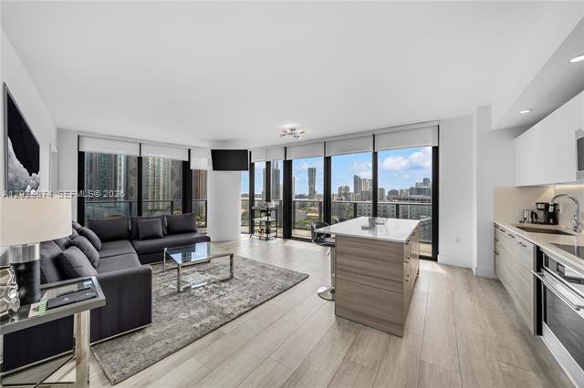 Corner Unit With Bay Views At Hyde Midtown