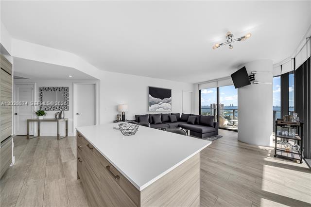 Corner Unit With Bay Views At Hyde Midtown photo 2