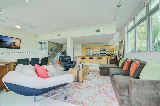 Modern Loft Townhome With Private Garden, SoBe Bay photo 2