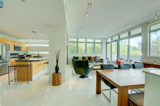 Modern Loft Townhome With Private Garden, SoBe Bay