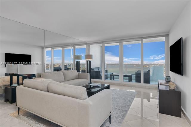 The Grand Bayfront with Unobstructed Bay Views photo 2