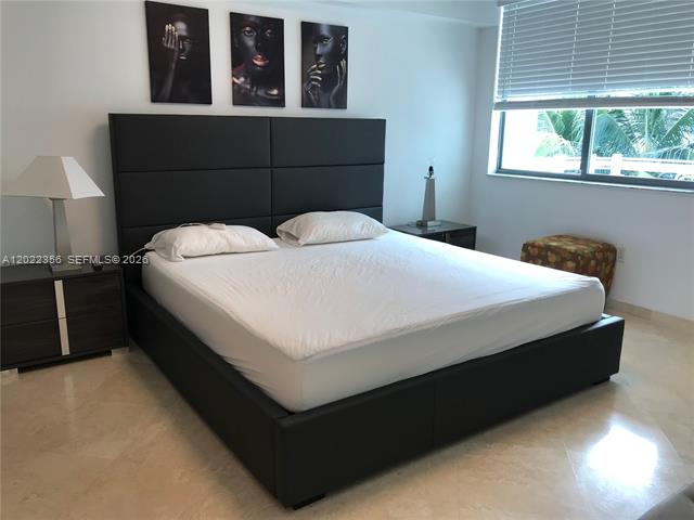 The Cosmopolitan: 2BR Beach-Close Miami Gem