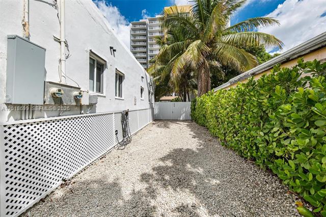 Spacious 4BR With Backyard Near Brickell photo 3
