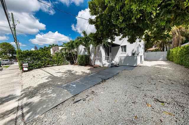 Spacious 4BR With Backyard Near Brickell