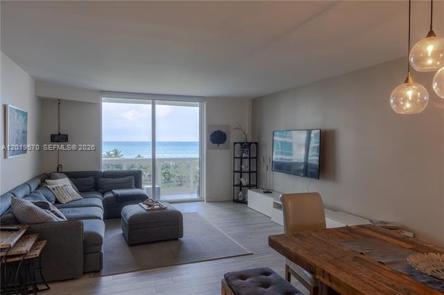 Harbour House Garden View 2BR, Steps To Beach photo 2