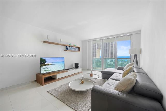 Newly Remodeled Sunny Isles Beach Waterfront 2BR photo 2