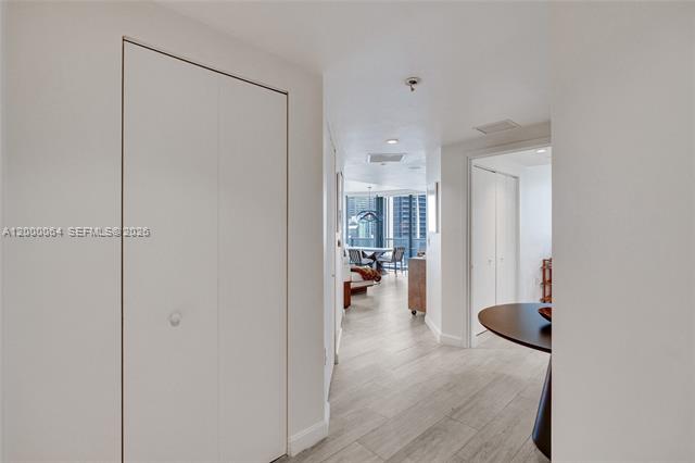 Corner Unit With Intracoastal Skyline Views photo 3