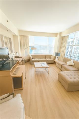Conrad Miami: Skyline Views, Full Amenities photo 2