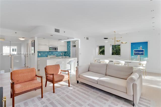 Corner Loft With Waterfall Kitchen in South Beach photo 3
