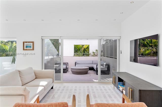 Corner Loft With Waterfall Kitchen in South Beach