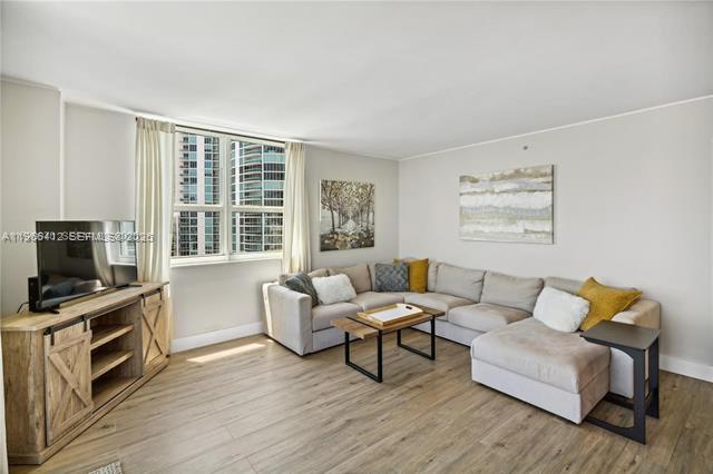 Yacht Club Portofino: High-Floor Corner With Bay Views photo 2