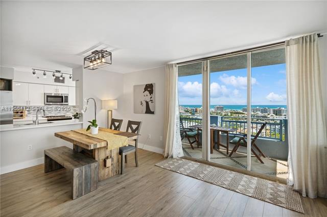 Yacht Club Portofino: High-Floor Corner With Bay Views