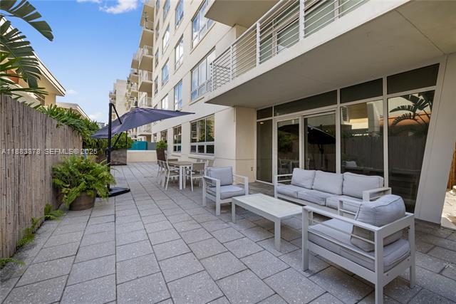 Midblock Corner Unit With 1000 Sqft Terrace