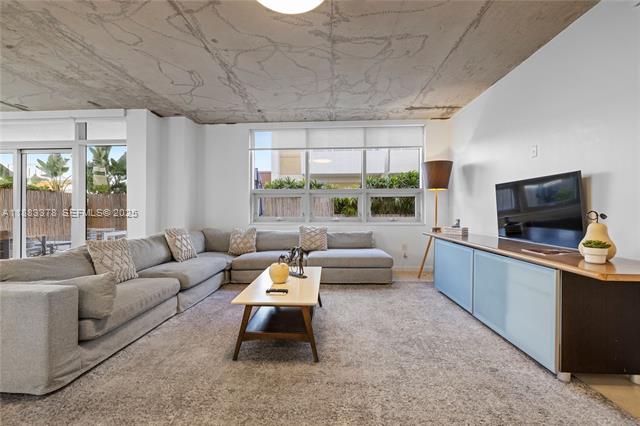 Midblock Corner Unit With 1000 Sqft Terrace photo 2