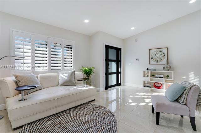 Casa Brisa: Stylish Home With Fenced Yard