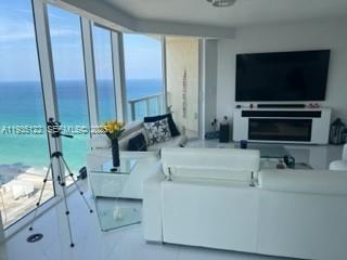 La Perla Oceanfront 2BR With Beach Views