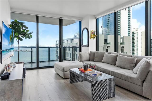 Icon Bay SE Corner: Sunrise & Sunset Views