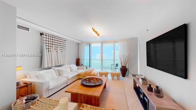 Fully Remodeled 3BR Aventura Condo