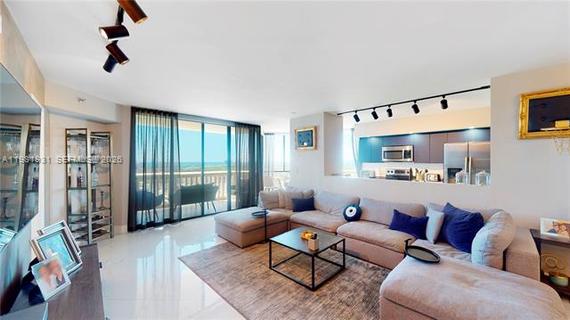 Renovated Williams Island 3BR With Office photo 2