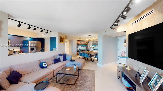 Renovated Williams Island 3BR With Office