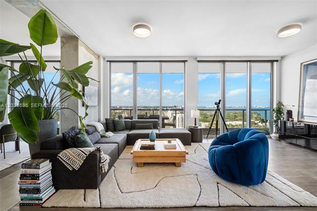 Two Midtown Skyline Views, Renovated 2BR photo 2