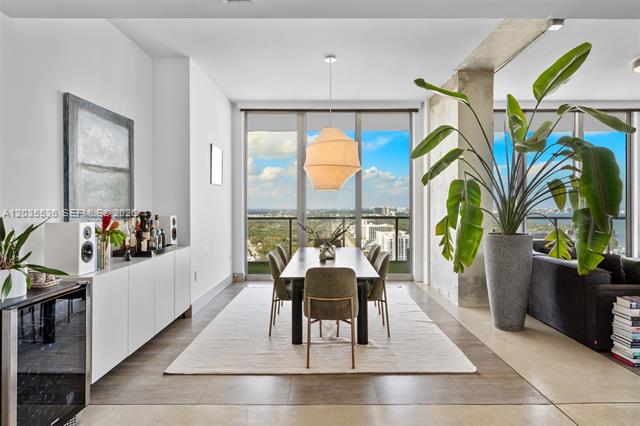 Two Midtown Skyline Views, Renovated 2BR photo 3