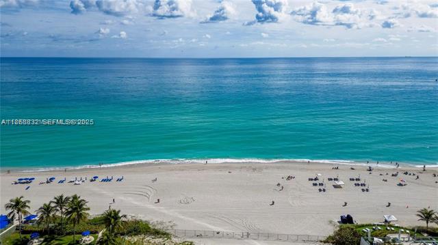 Aurora Luxury With 500 Sq Ft Patio, Beach Steps