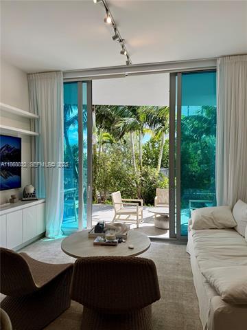 Aurora Luxury With 500 Sq Ft Patio, Beach Steps photo 3