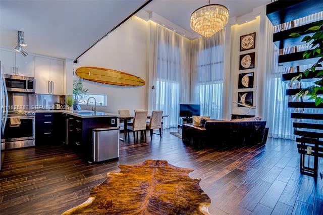 Sunset Harbour Loft With Designer Furnishings