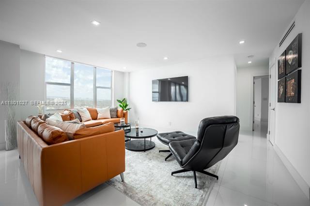 Skyline Views, Luxury Renovated 3BR Miami Beach photo 2
