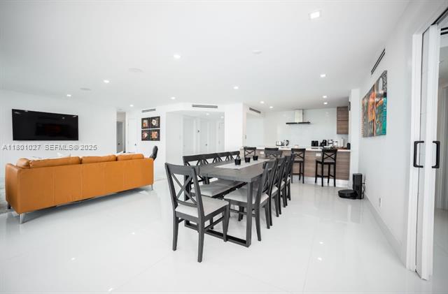 Skyline Views, Luxury Renovated 3BR Miami Beach photo 3