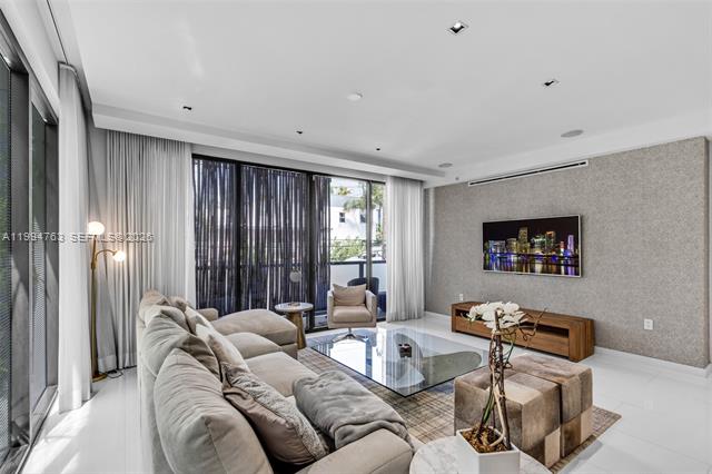 South of Fifth Luxury with Private Balcony photo 2