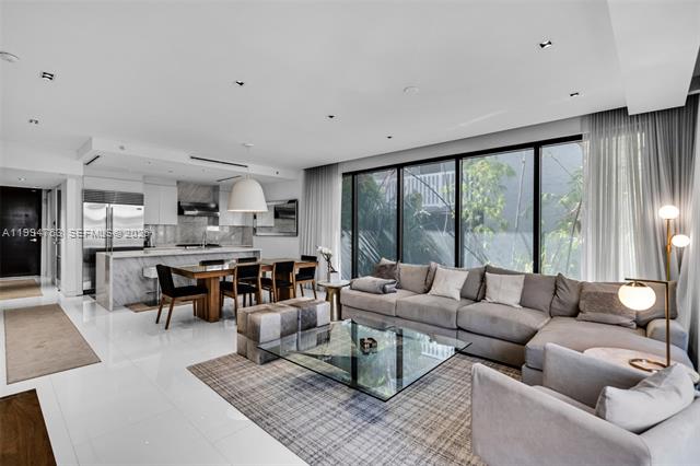 South of Fifth Luxury with Private Balcony photo 3