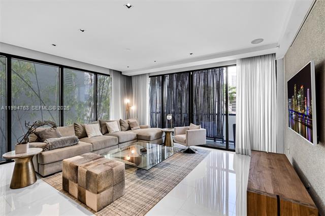 South of Fifth Luxury with Private Balcony