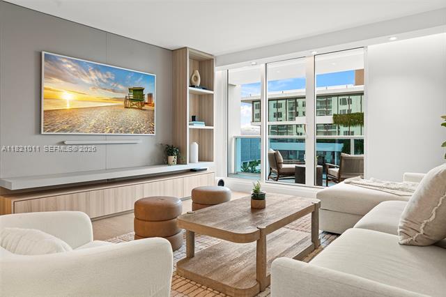 Oceanfront Roney Palace: Luxury 2BR Steps To Beach