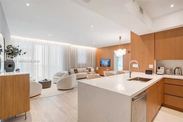 Luxury Renovated 3BR At Brickell On The River photo 2