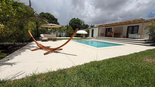 Newly Renovated 3BD With Heated Pool photo 2