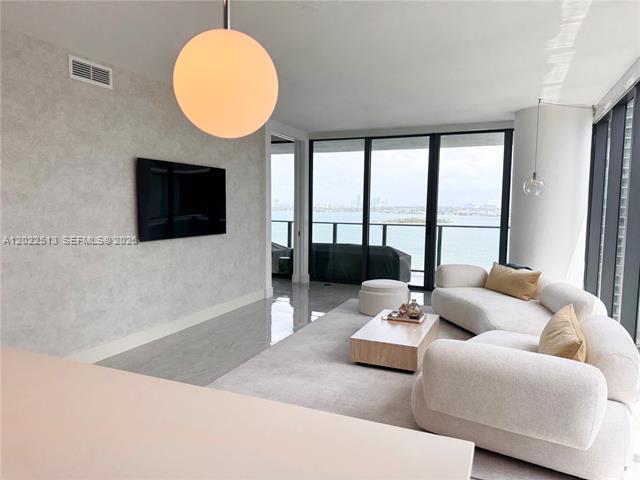 Paraiso Bay Corner Unit With Bay Views