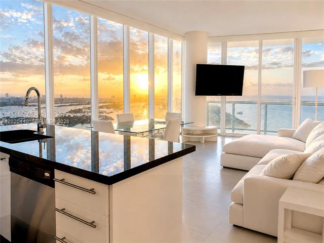 Lower Penthouse With Sunrise/Sunset Views photo 2