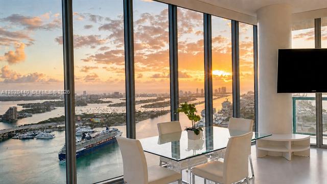 Lower Penthouse With Sunrise/Sunset Views