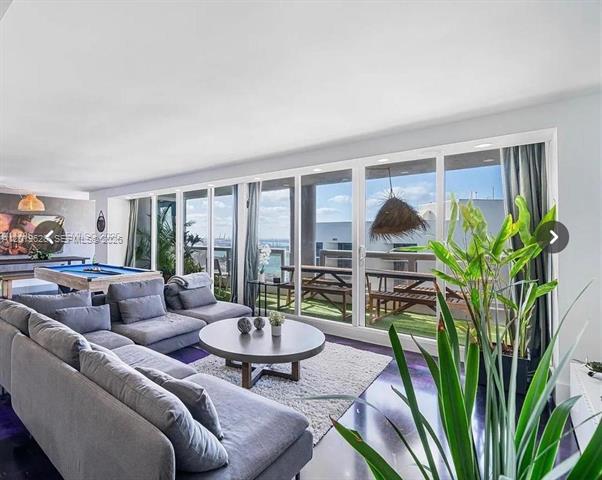 The Grand Miami: Luxury Bay Views & Private Bar photo 2